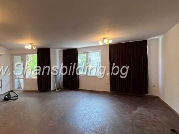 Дава се под наем Тристаен апартамент в Пловдив, Център - 120 кв.м за 490 € - Снимка #1