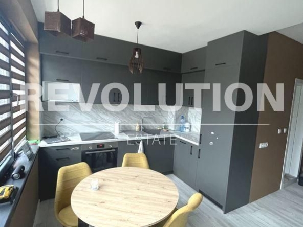 Дава се под наем Двустаен апартамент в к.к. Св.Св. Константин и Елена - 48 кв.м за 490 € - Снимка #1