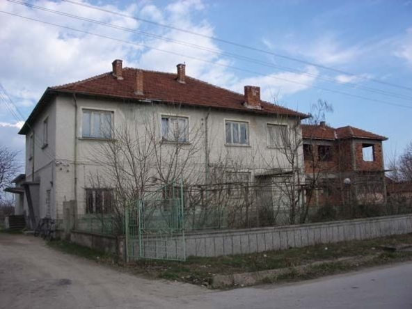 Къща в Пловдив, Кършияка - 400 кв.м за 105 €/кв.м - Снимка #1