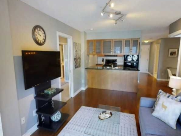 Дава се под наем Тристаен апартамент в Пловдив, Остромила - 86 кв.м за 408 € - Снимка #1