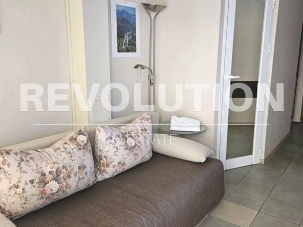 Дава се под наем Едностаен апартамент в Варна, Център - 35 кв.м за 300 € - Снимка #1