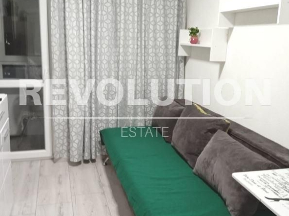 Дава се под наем Едностаен апартамент в Варна, Спортна зала - 18 кв.м за 245 € - Снимка #1