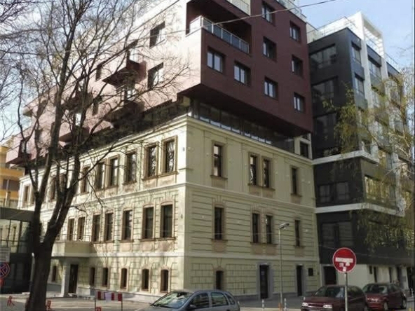 Дава се под наем Гараж / Паркомясто в Варна, Централна поща - 15 кв.м за 140 € - Снимка #1