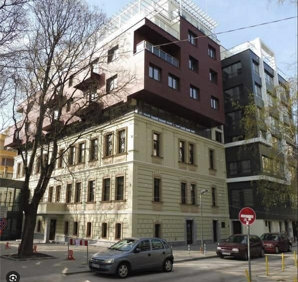 Дава се под наем Гараж / Паркомясто в Варна, Централна поща - 15 кв.м за 140 € - Снимка #1