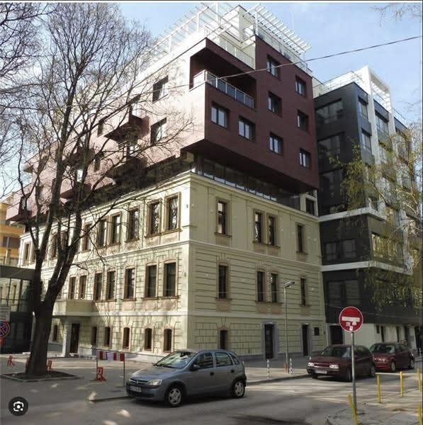 Дава се под наем Гараж / Паркомясто в Варна, Централна поща - 15 кв.м за 140 € - Снимка #1