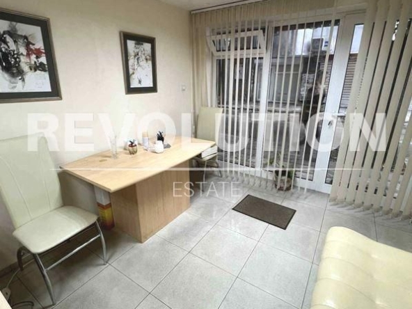 Дава се под наем Офис в Варна, Център - 17 кв.м за 248.88 € - Снимка #1