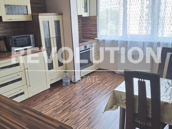 Дава се под наем Тристаен апартамент в Варна, Младост 1 - 95 кв.м за 650 € - Снимка #1