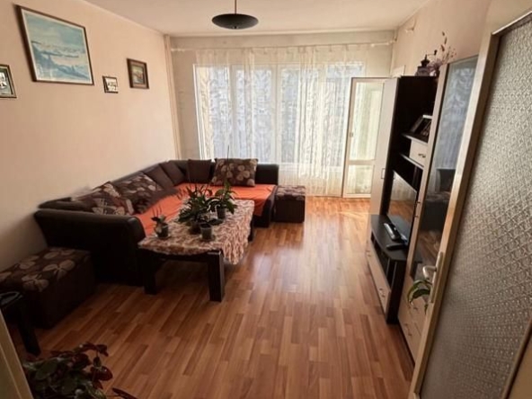 Тристаен апартамент в София, Света Троица - 80 кв.м за 1333 €/кв.м - Снимка #1