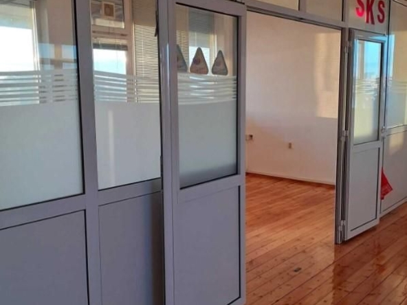 Дава се под наем Офис в Бургас, Възраждане - 54 кв.м за 331.5 € - Снимка #1