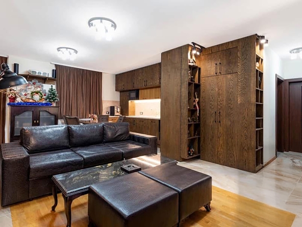 Тристаен апартамент в София, Витоша - 110 кв.м за 3819 €/кв.м - Снимка #1