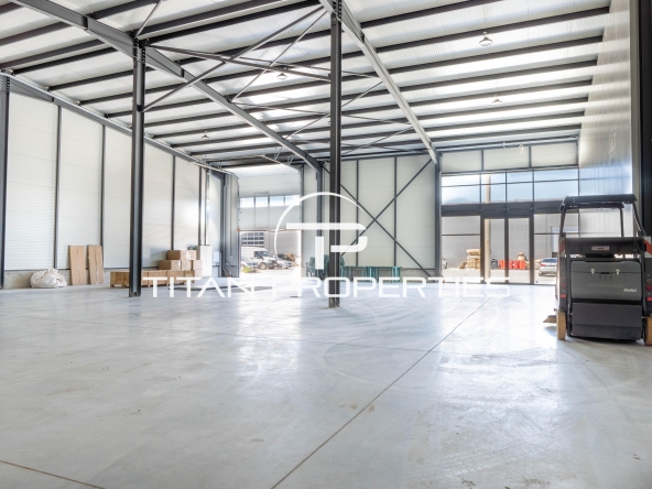 Дава се под наем Офис в Пловдив, Остромила - 460 кв.м за 1950 € - Снимка #1