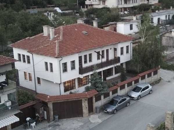 Къща в Котел - 320 кв.м за 688 €/кв.м - Снимка #1