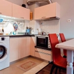 Дава се под наем Двустаен апартамент в Пловдив, Център - 60 кв.м за 375 € - Снимка #1