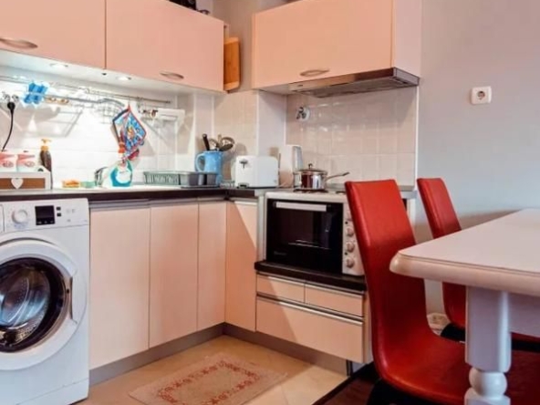 Дава се под наем Двустаен апартамент в Пловдив, Център - 60 кв.м за 375 € - Снимка #1