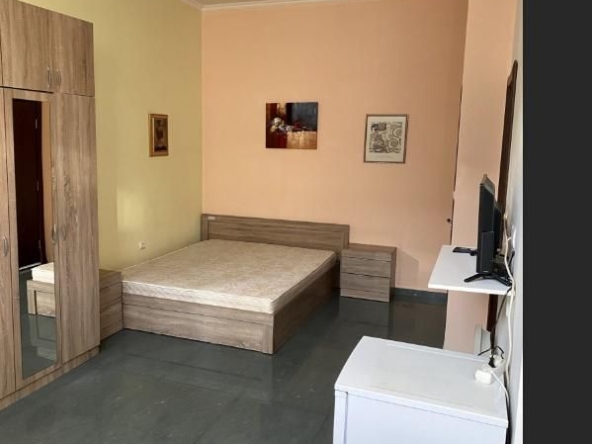 Дава се под наем Едностаен апартамент в Пловдив, Остромила - 30 кв.м за 275 € - Снимка #1