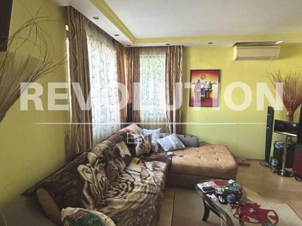 Дава се под наем Тристаен апартамент в Варна, Лятно кино Тракия - 105 кв.м за 598.23 € - Снимка #1