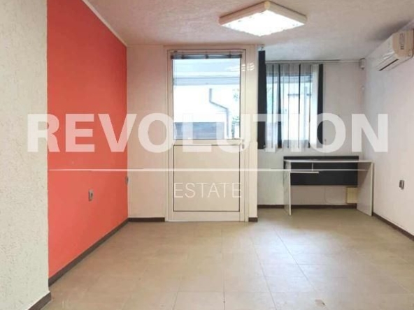 Дава се под наем Офис в Варна, Зимно кино Тракия - 30 кв.м за 275 € - Снимка #1