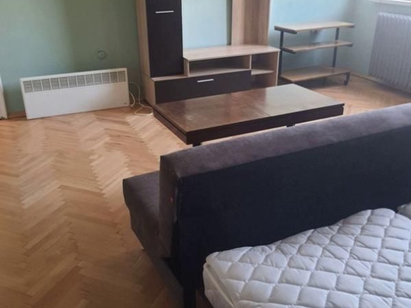 Дава се под наем Едностаен апартамент в София, Център - 50 кв.м за 598.23 € - Снимка #1