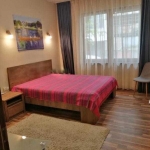 Дава се под наем Тристаен апартамент в Бургас, Център - 80 кв.м за 548.25 € - Снимка #1