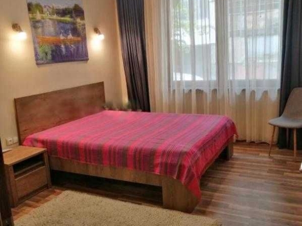 Дава се под наем Тристаен апартамент в Бургас, Център - 80 кв.м за 548.25 € - Снимка #1