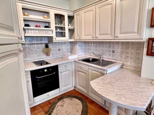 Дава се под наем Тристаен апартамент в Пловдив, Център - 130 кв.м за 650 € - Снимка #1