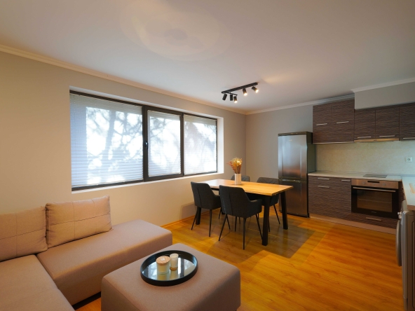 Дава се под наем Тристаен апартамент в Варна, Спортна зала - 91 кв.м за 790 € - Снимка #1