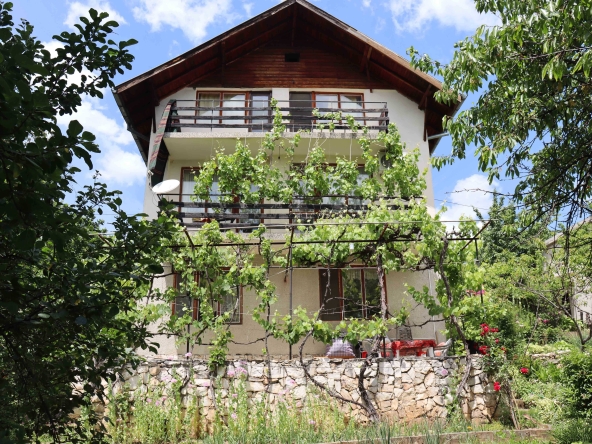 Къща в София, Фондови жилища - 160 кв.м за 1032 €/кв.м - Снимка #1