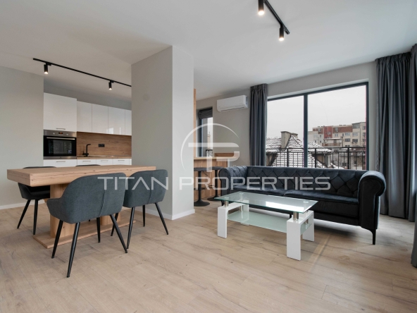 Дава се под наем Тристаен апартамент в Пловдив, Център - 112 кв.м за 872.61 € - Снимка #1