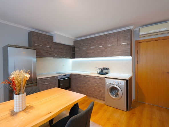 Дава се под наем Тристаен апартамент в Варна, Спортна зала - 91 кв.м за 746.64 € - Снимка #1