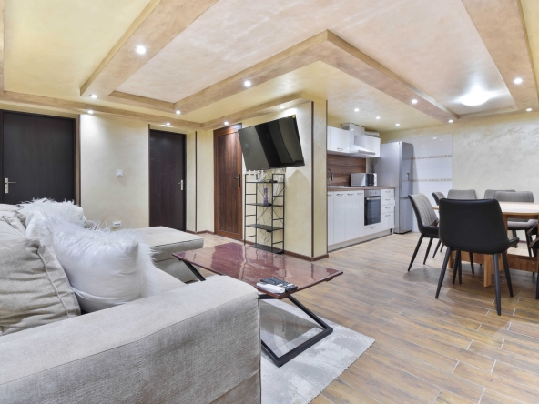 Дава се под наем Многостаен апартамент в София, Център - 120 кв.м за 992.46 € - Снимка #1