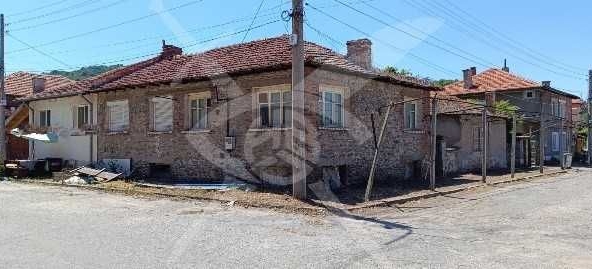 Къща в с. Първенец, Област Пловдив - 70 кв.м за 343 €/кв.м - Снимка #1