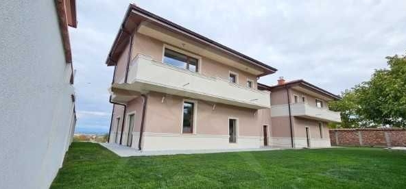 Къща в с. Белащица, Област Пловдив - 253 кв.м за 1 €/кв.м - Снимка #1