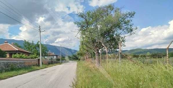 Парцел в с. Васил Левски, Област Пловдив - 13000 кв.м за 2 €/кв.м - Снимка #1