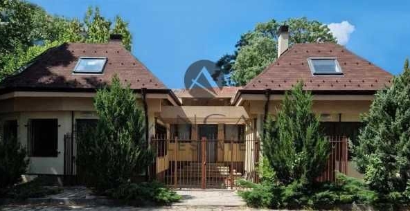 Къща в Пловдив, Кършияка - 560 кв.м за 424 €/кв.м - Снимка #1