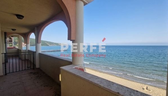 Двустаен апартамент в к.к. Елените - 67 кв.м за 1269 €/кв.м - Снимка #1