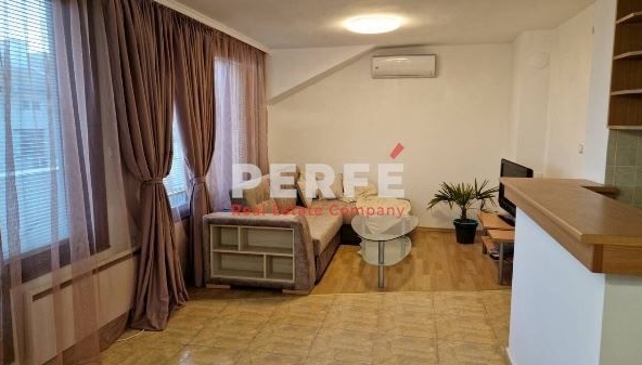 Тристаен апартамент в Бургас, Център - 85 кв.м за 2295 €/кв.м - Снимка #1
