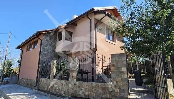 Къща в с. Александрово, Област Стара Загора - 175 кв.м за 1343 €/кв.м - Снимка #1