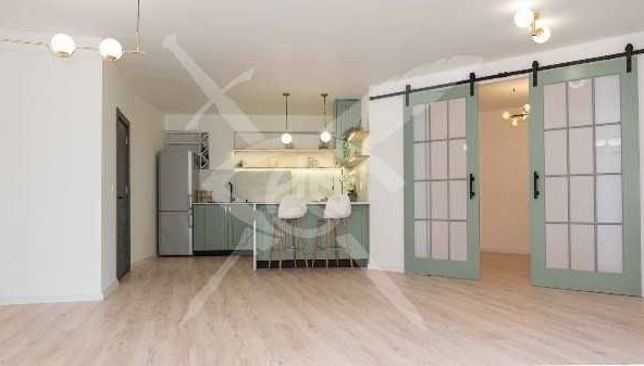 Тристаен апартамент в Бургас, Център - 125 кв.м за 1592 €/кв.м - Снимка #1