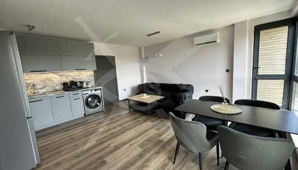 Дава се под наем Тристаен апартамент в Пловдив, Център - 90 кв.м за 1196.97 € - Снимка #1