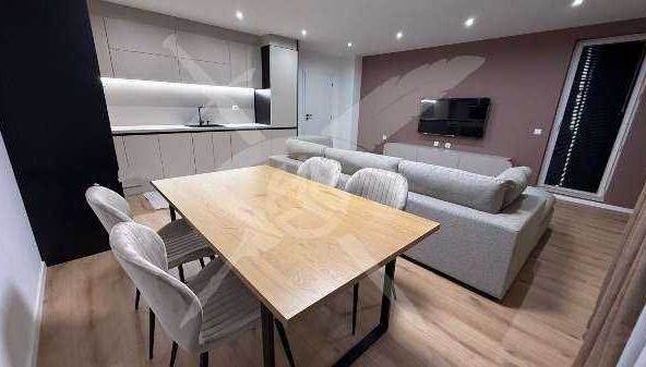 Дава се под наем Двустаен апартамент в Асеновград - 83 кв.м за 498.27 € - Снимка #1