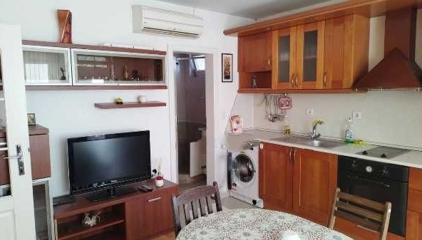 Дава се под наем Тристаен апартамент в Бургас, Център - 70 кв.м за 450 € - Снимка #1