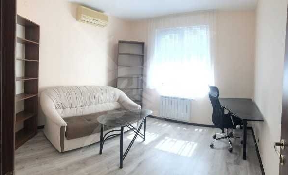 Дава се под наем Етаж от къща в с. Белащица, Област Пловдив - 185 кв.м за 1115 € - Снимка #1