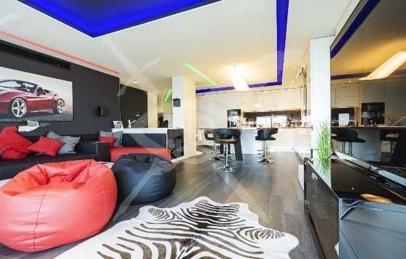 Тристаен апартамент в Бургас, Лазур - 175 кв.м за 3629 €/кв.м - Снимка #1