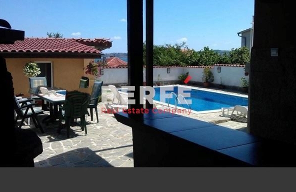 Къща в Черноморец - 400 кв.м за 950 €/кв.м - Снимка #1