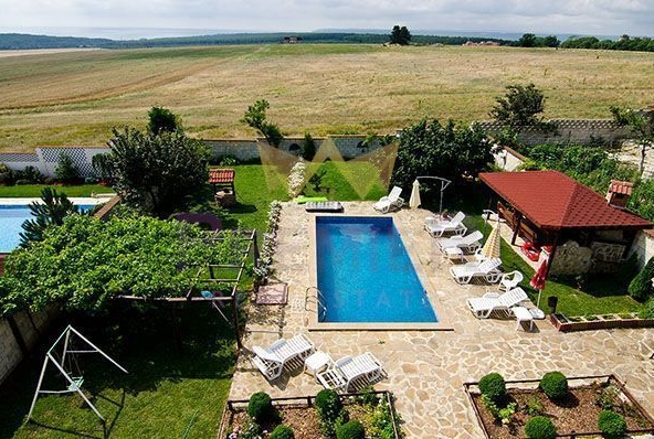 Къща в с. Близнаци, Област Варна - 680 кв.м за 572 €/кв.м - Снимка #1