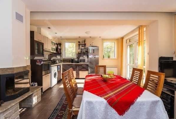 Дава се под наем Къща в с. Гълъбово, Област Пловдив - 186 кв.м за 1150 € - Снимка #1
