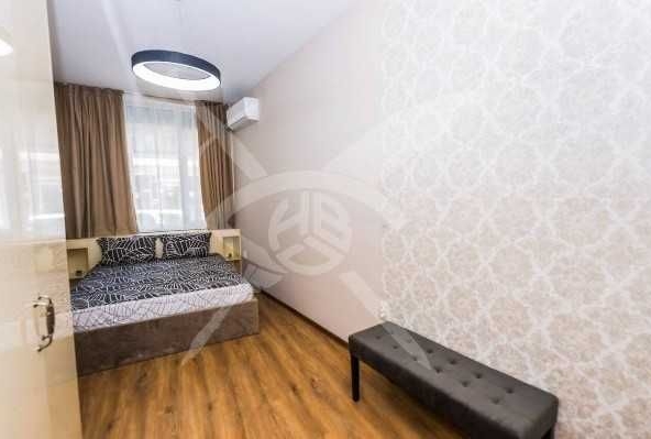 Двустаен апартамент в Бургас, Лазур - 88 кв.м за 1063 €/кв.м - Снимка #1