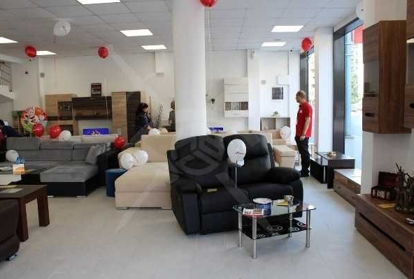Магазин в Пловдив, Кършияка - 270 кв.м за 1322 €/кв.м - Снимка #1