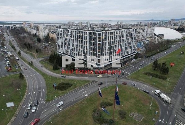 Тристаен апартамент в Бургас, Изгрев - 85 кв.м за 1742 €/кв.м - Снимка #1