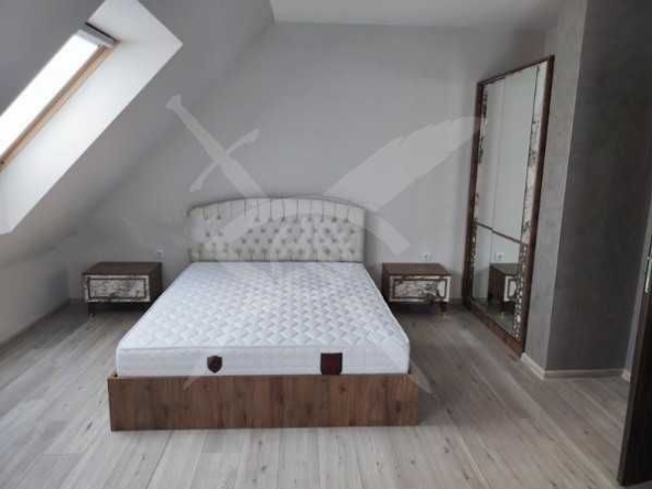 Дава се под наем Тристаен апартамент в Пловдив, Център - 185 кв.м за 797.64 € - Снимка #1